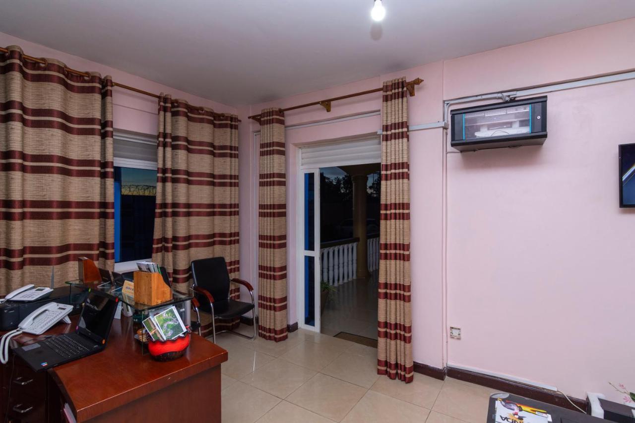 Karibu Bb Suites Entebbe Ngoại thất bức ảnh